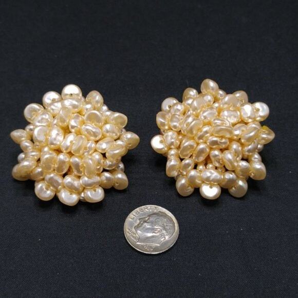 Vintage Freshwater Pearl Cluster Clip Earrings, Mid-century 1950s, 1 3/4 Inches - Picture 7 of 8